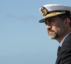 Don Felipe en la cubierta del portaaviones "Príncipe de Asturias"